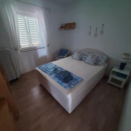 Apartment Charlie Brac Supetar