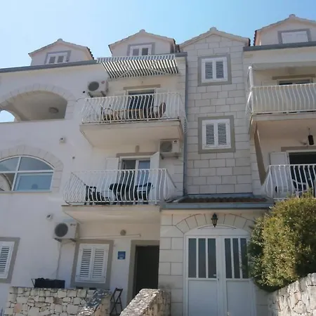Charlie Brac Apartmán Supetar